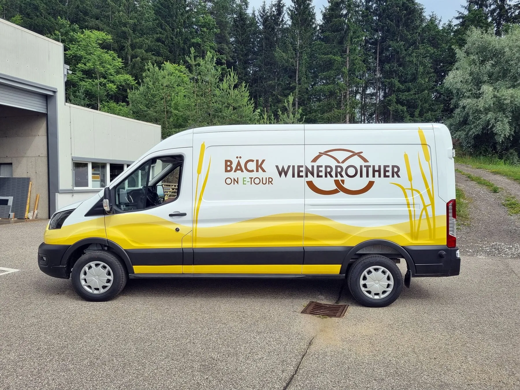 Ford Transit für Bäck Wienerroither mit Getreidemotiv
