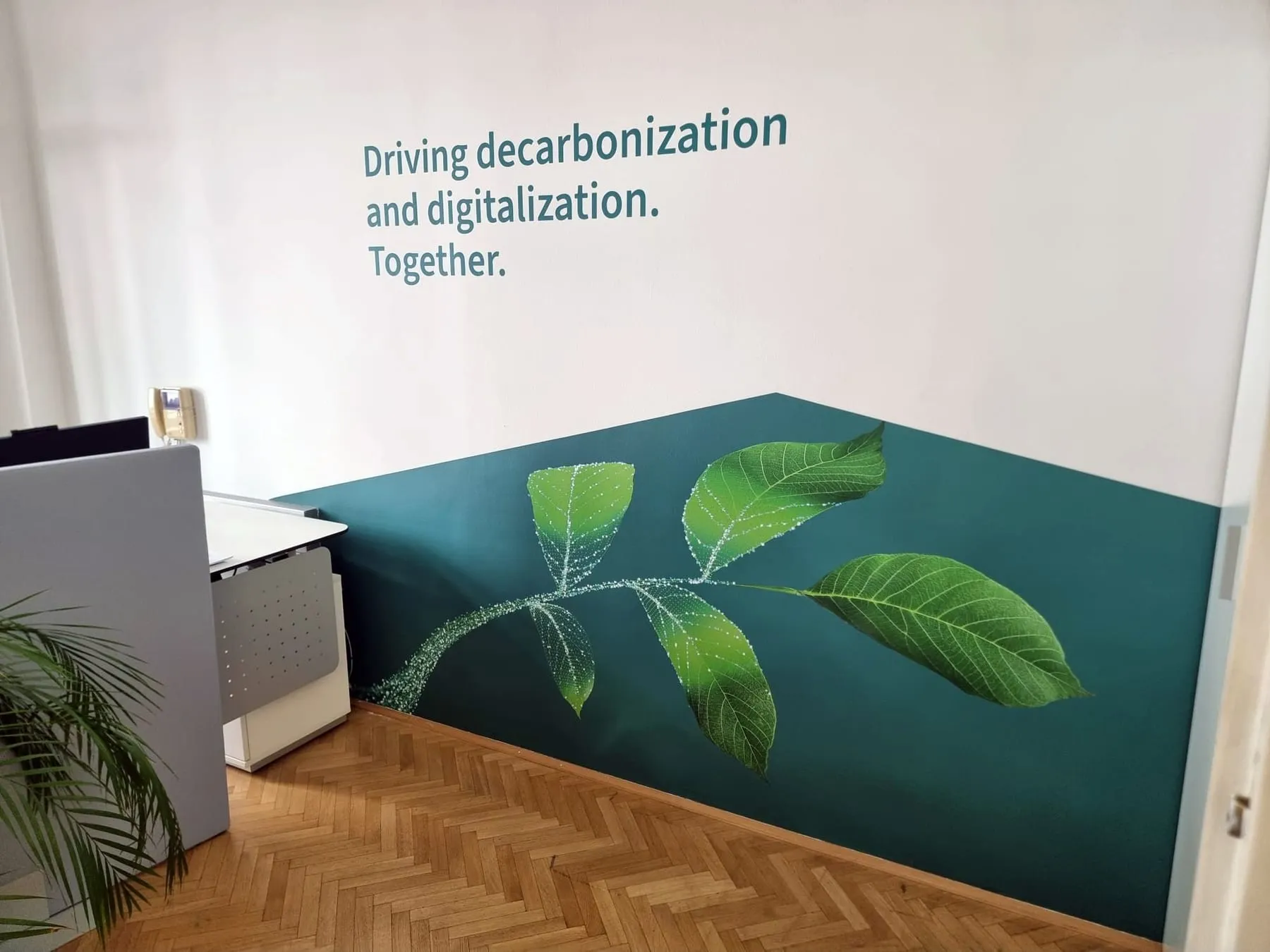 Dasselbe Motiv als Wandfolie im Büro