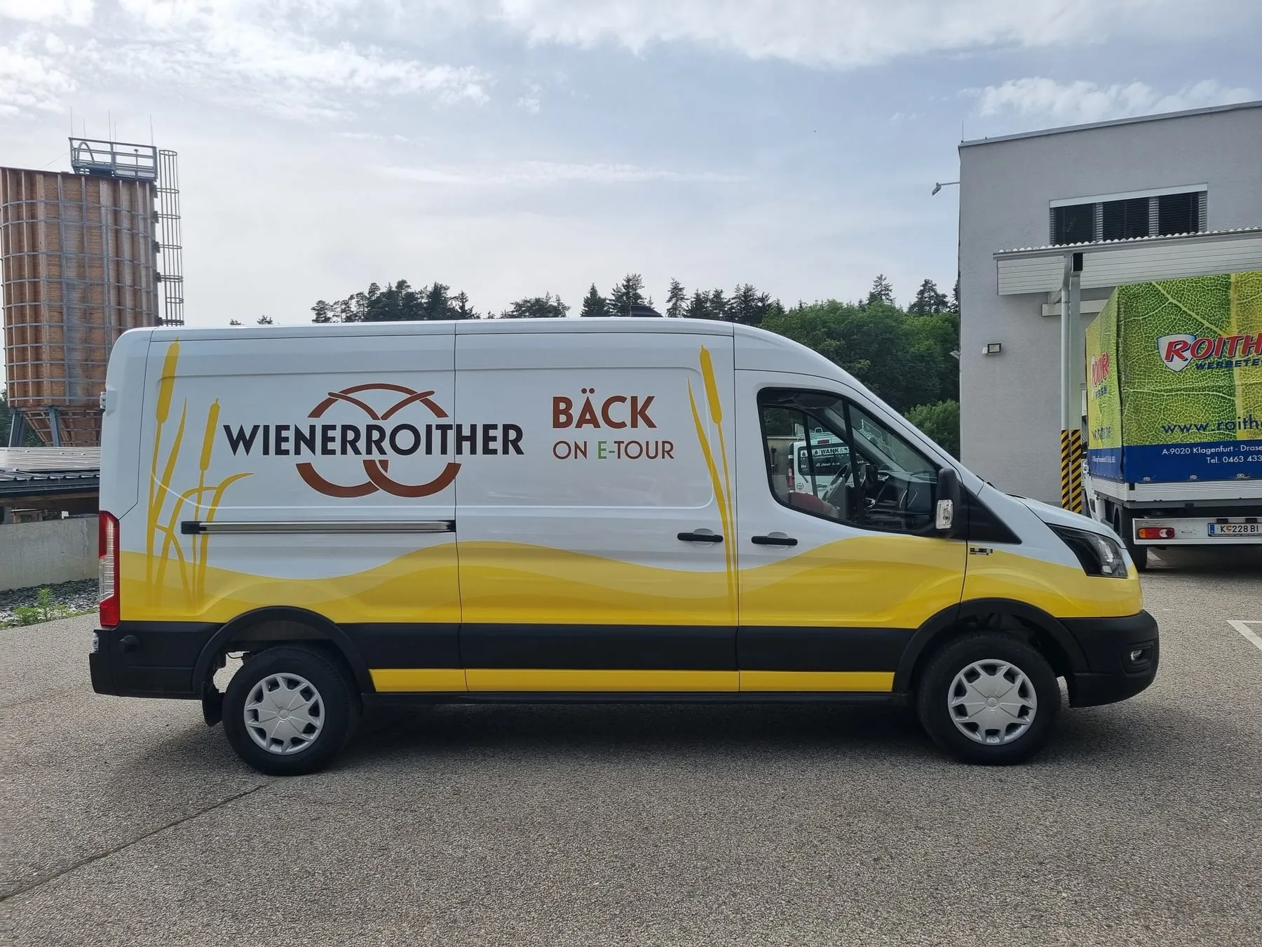 Beifahrerseite des Bäckerei-Transporters